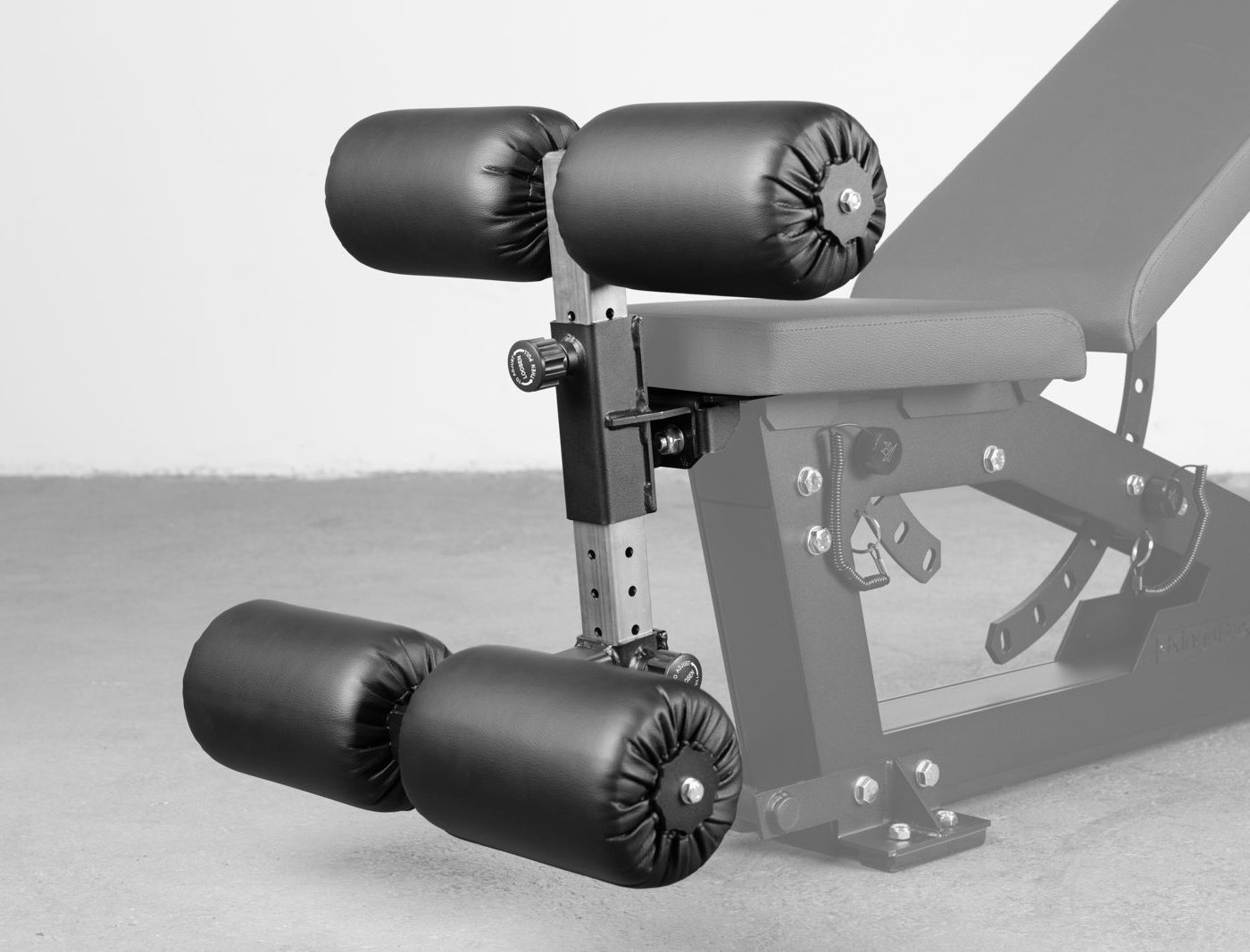 Leg holder for the mad throne bench