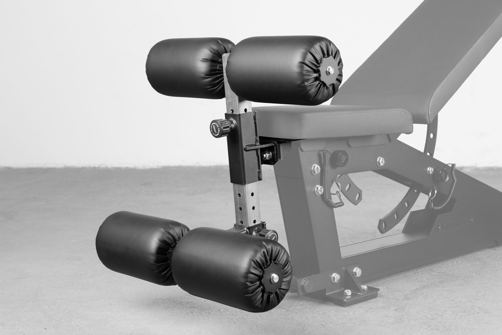 Leg holder for the mad throne bench